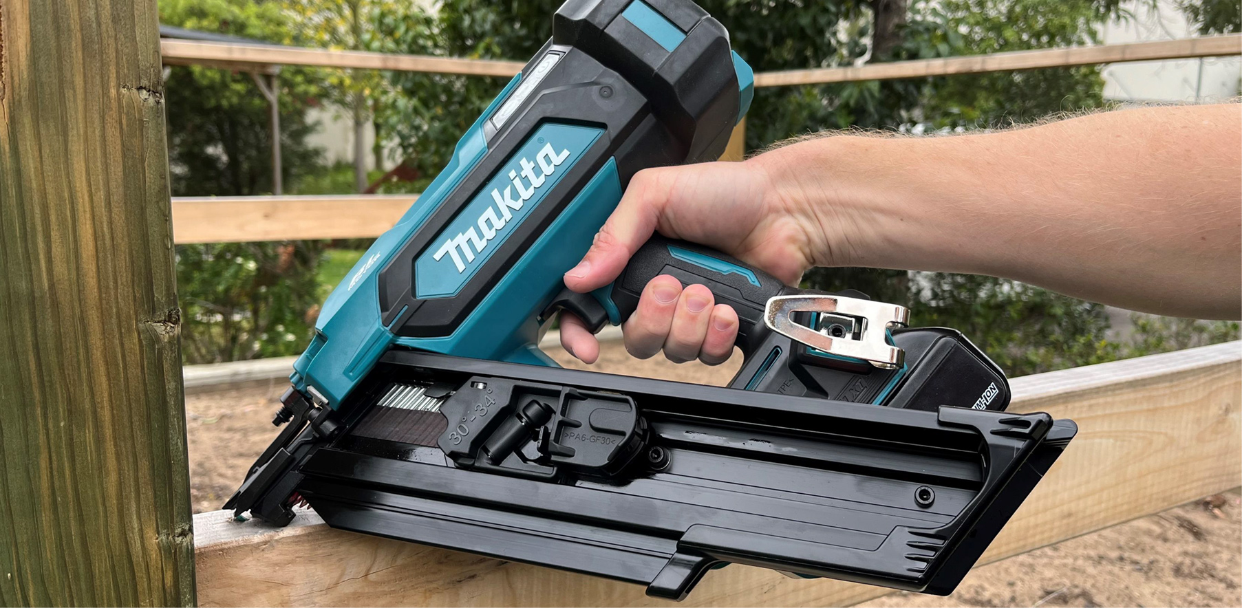 Makita DBN900ZK Cordless Nailer